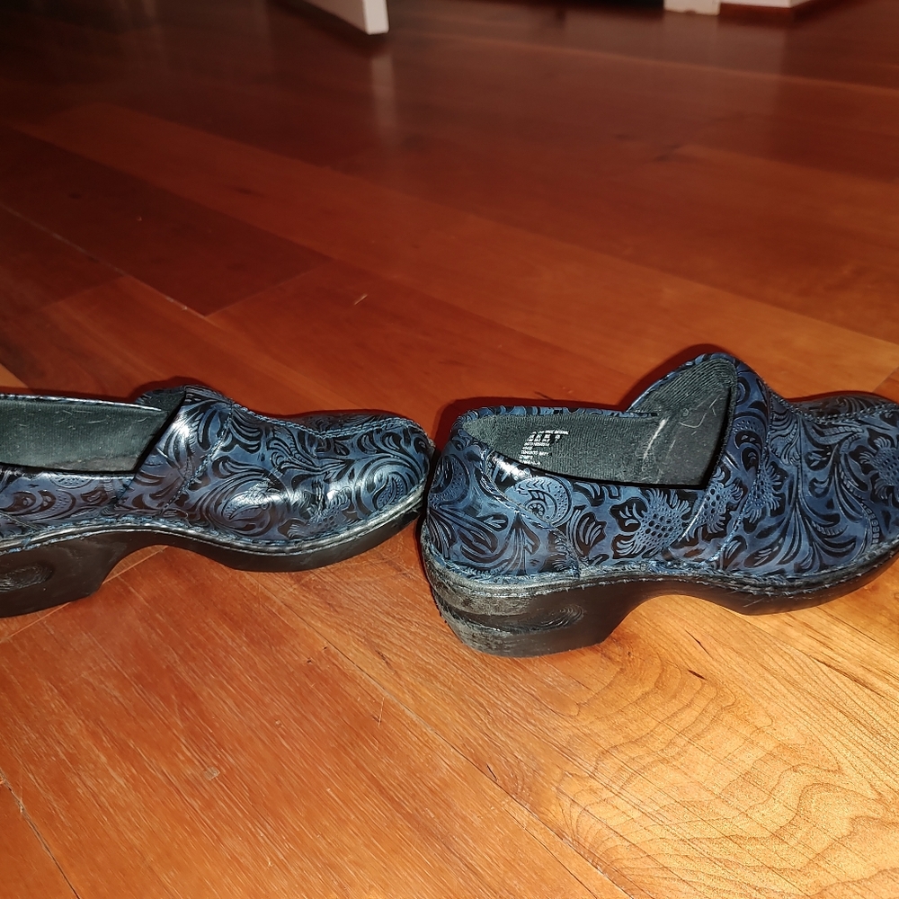 Ladies clogs